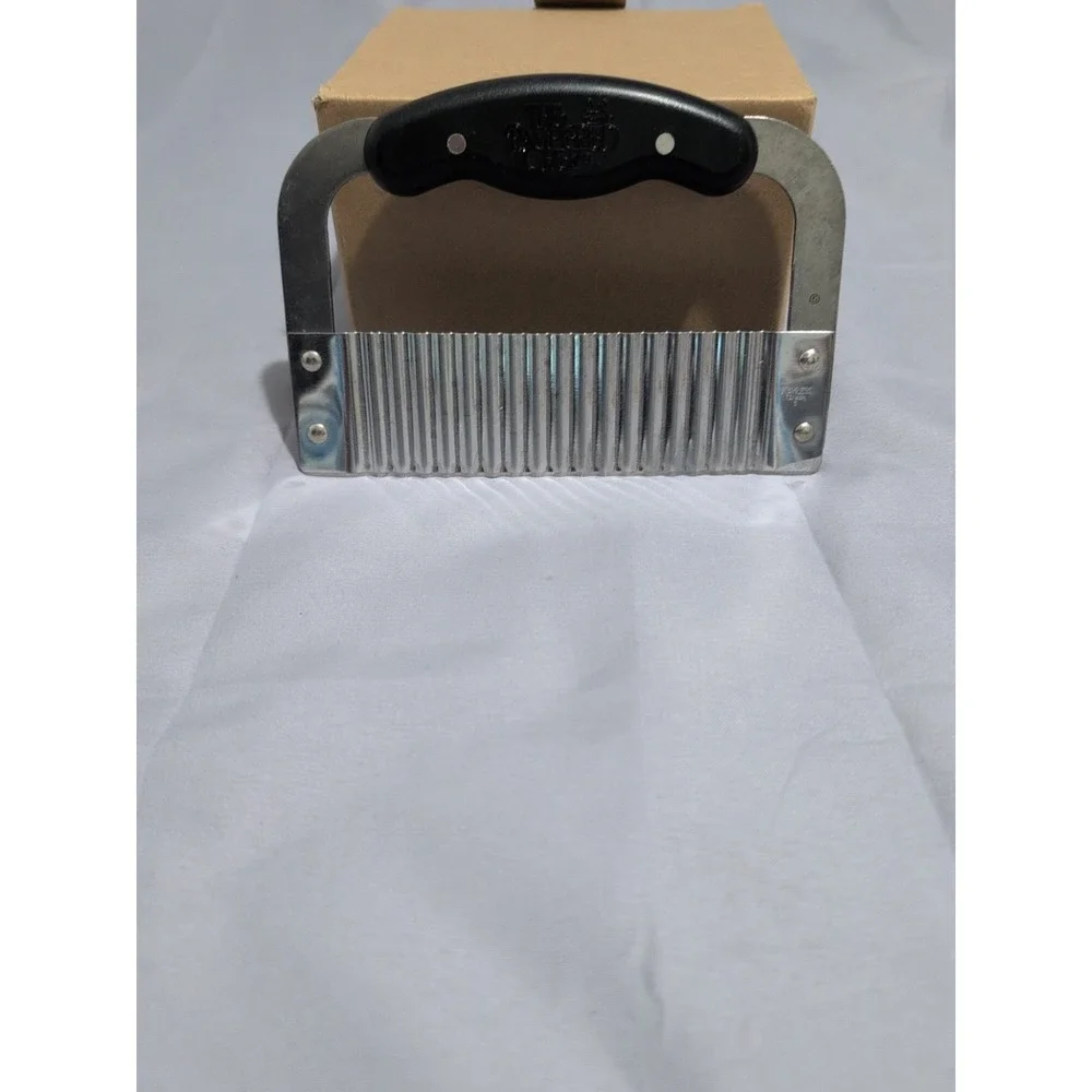 Pampered‎ Chef Crinkle Cutter Stainless Steel With Cover
